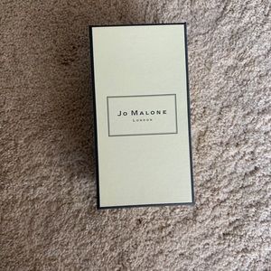 Jo Malone velvet oud and rose hair mist